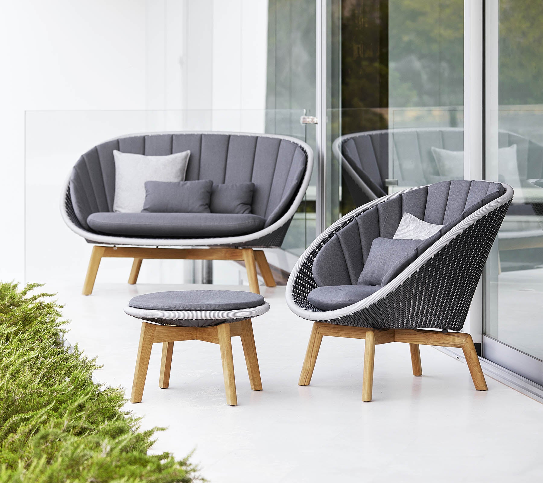 Peacock side table/footstool