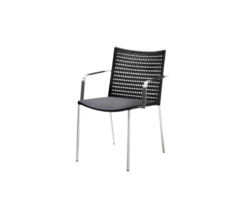 Straw dining chair w/armrest